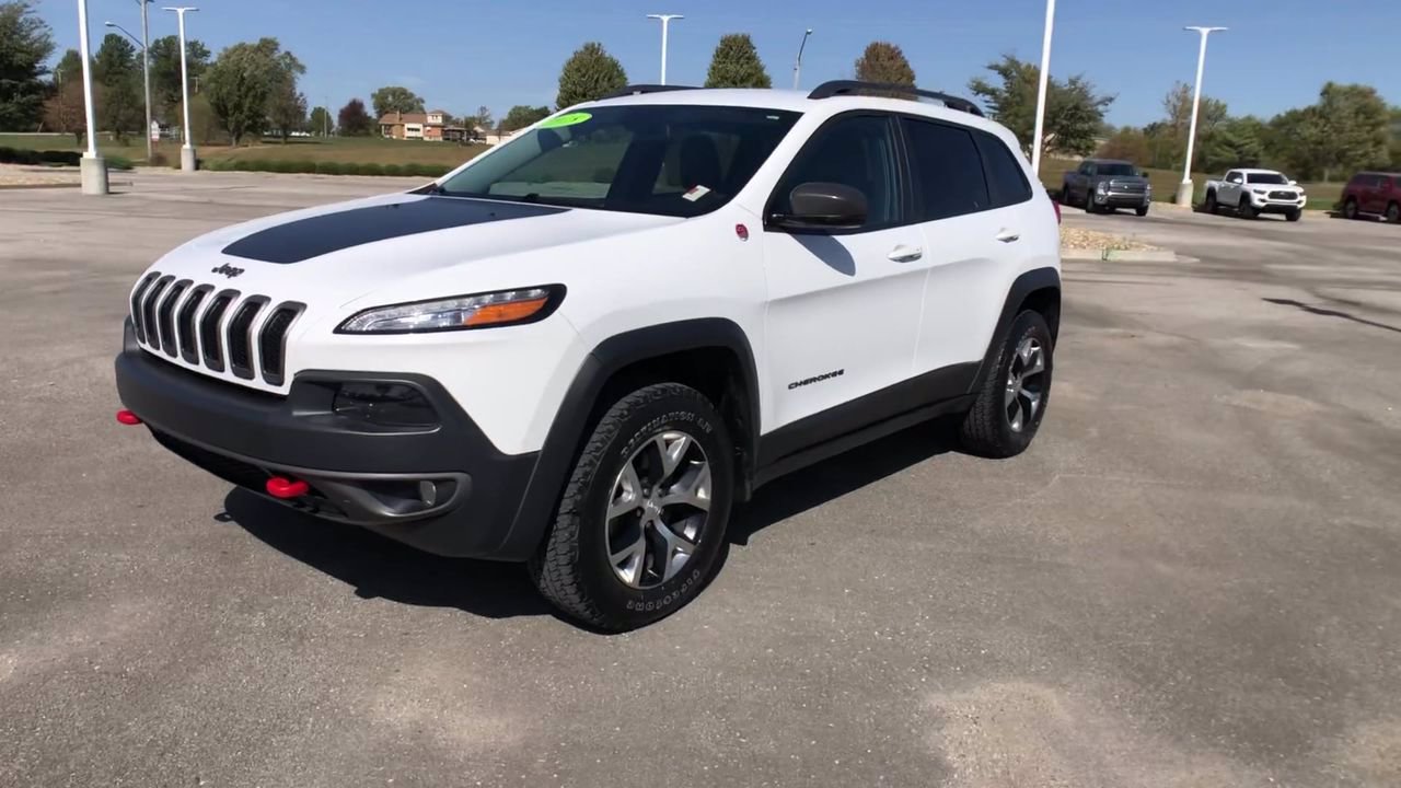 PreOwned 2018 Jeep Cherokee Trailhawk in Kansas City 